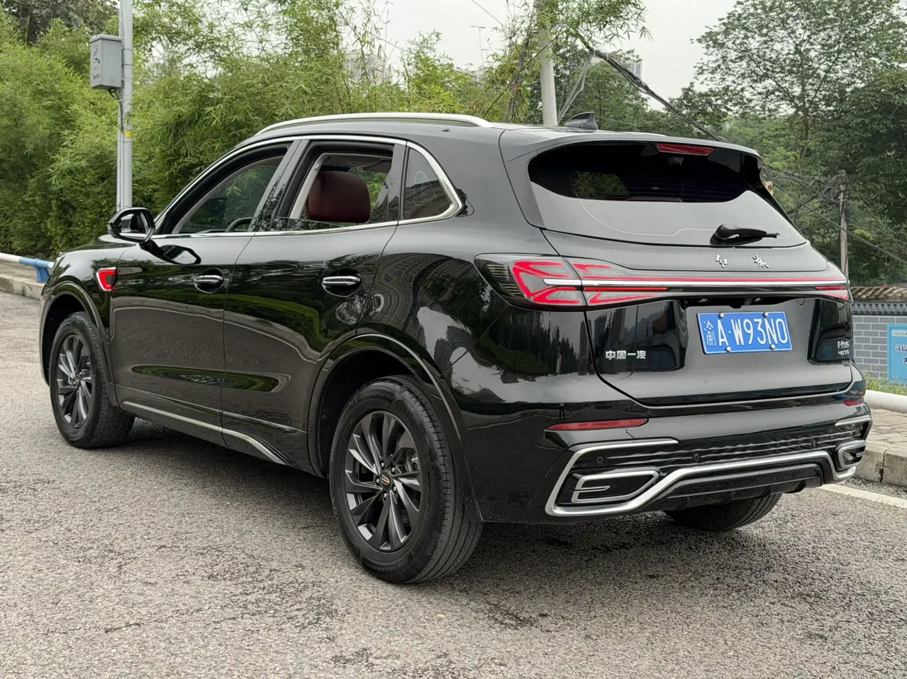 Hongqi HS5