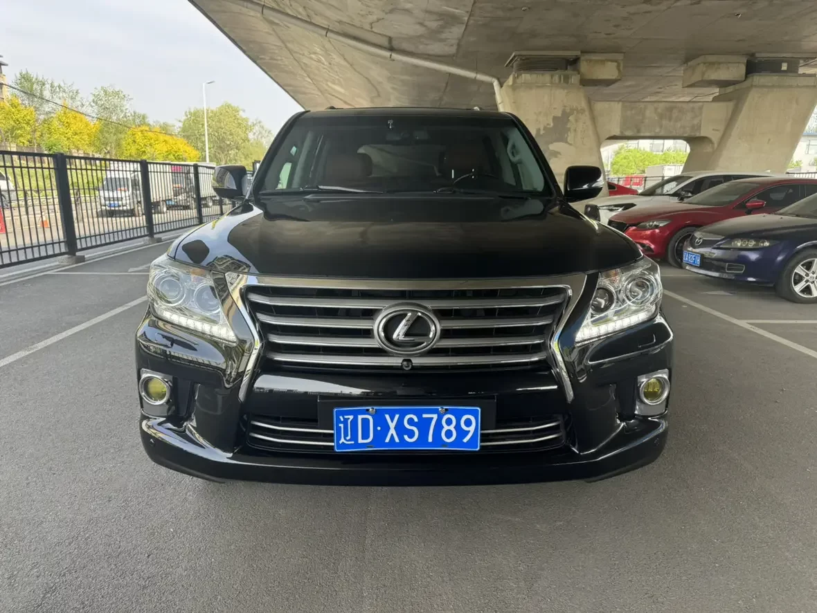 Lexus LX