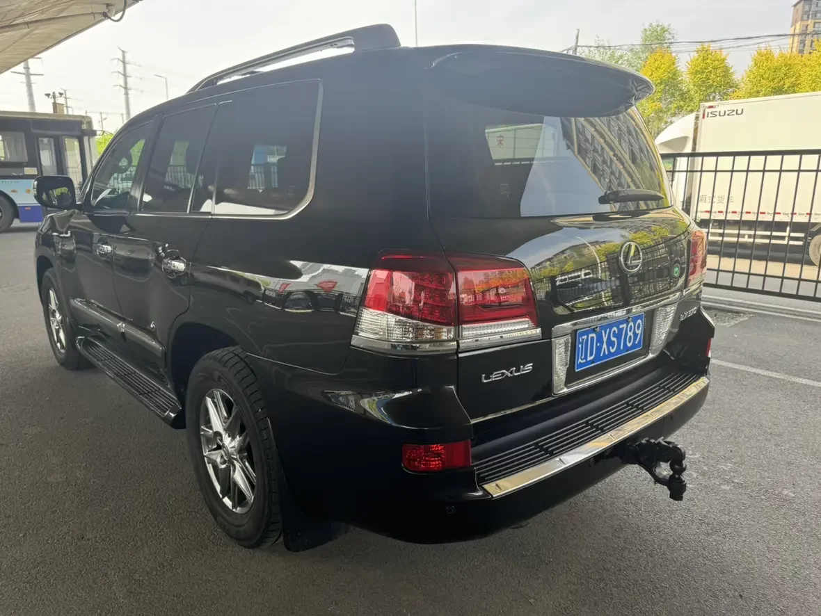Lexus LX