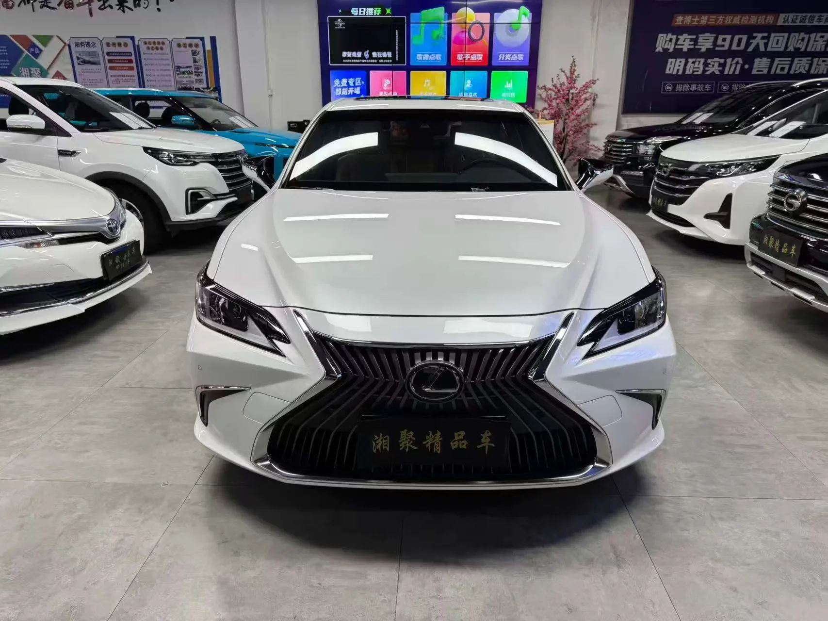 Lexus ES