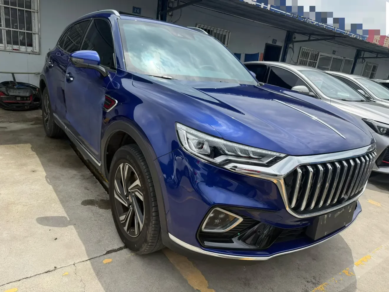 Hongqi HS5