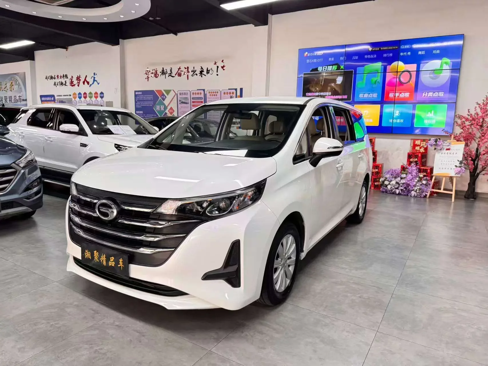 GAC Trumpchi M6  из Китая