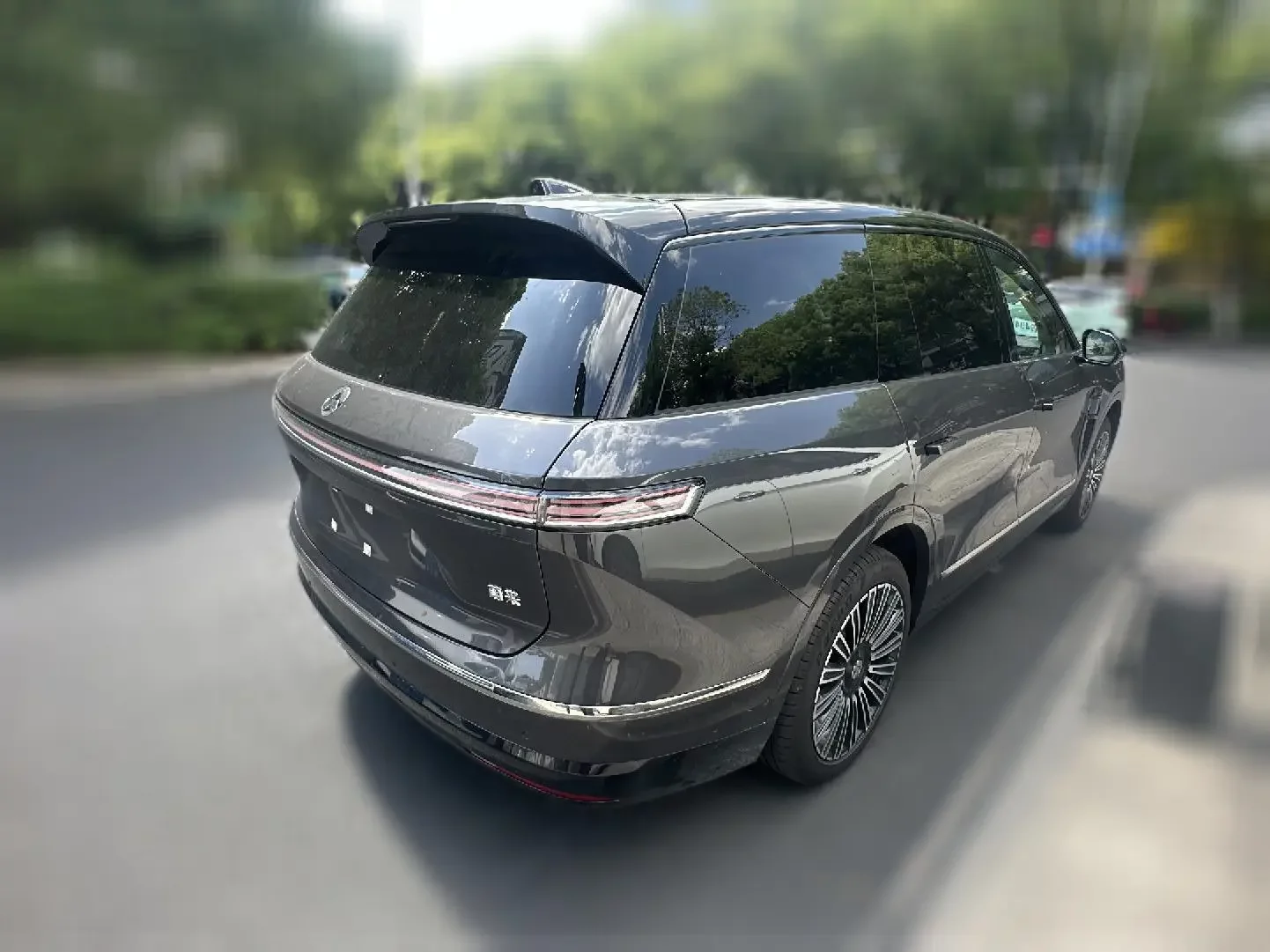 NIO ES8