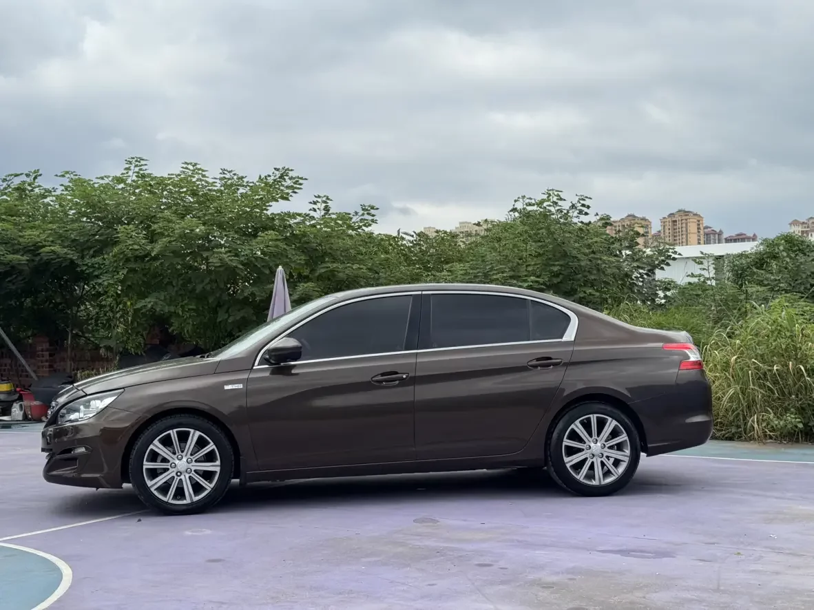 Peugeot 408