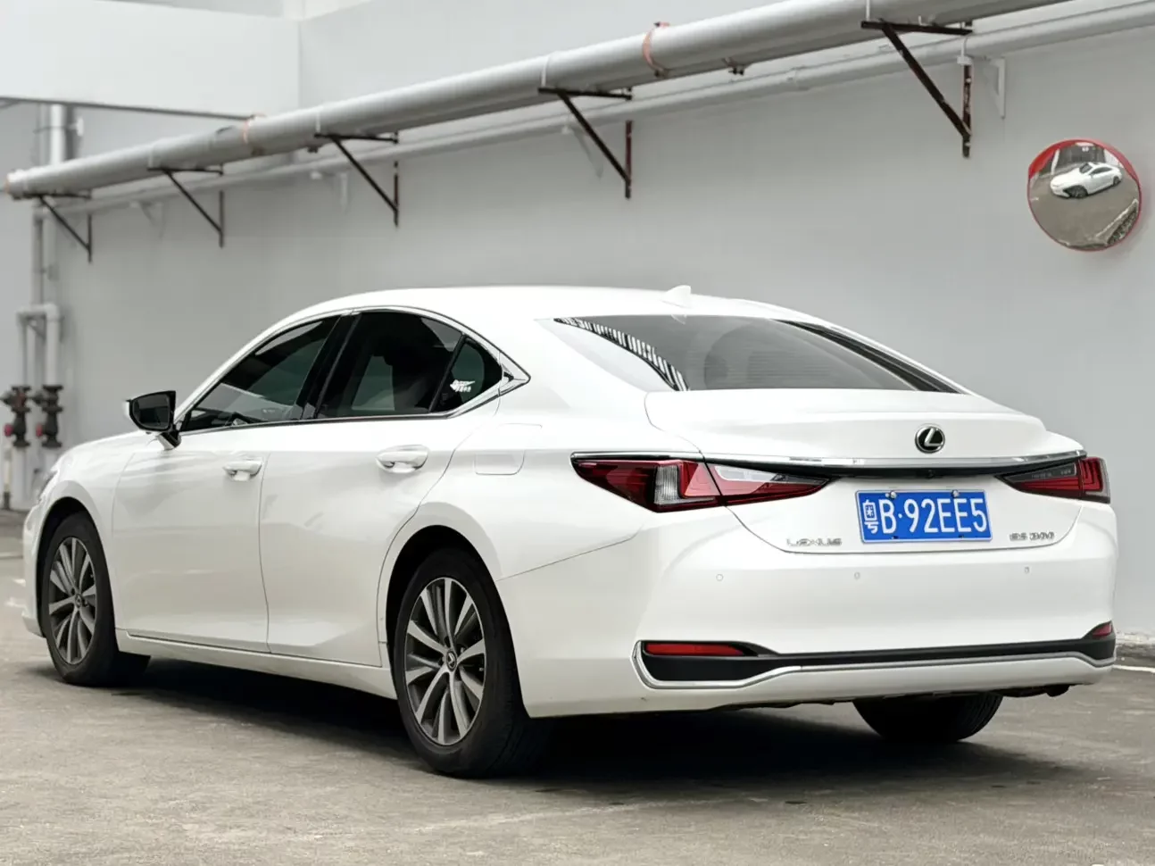 Lexus ES