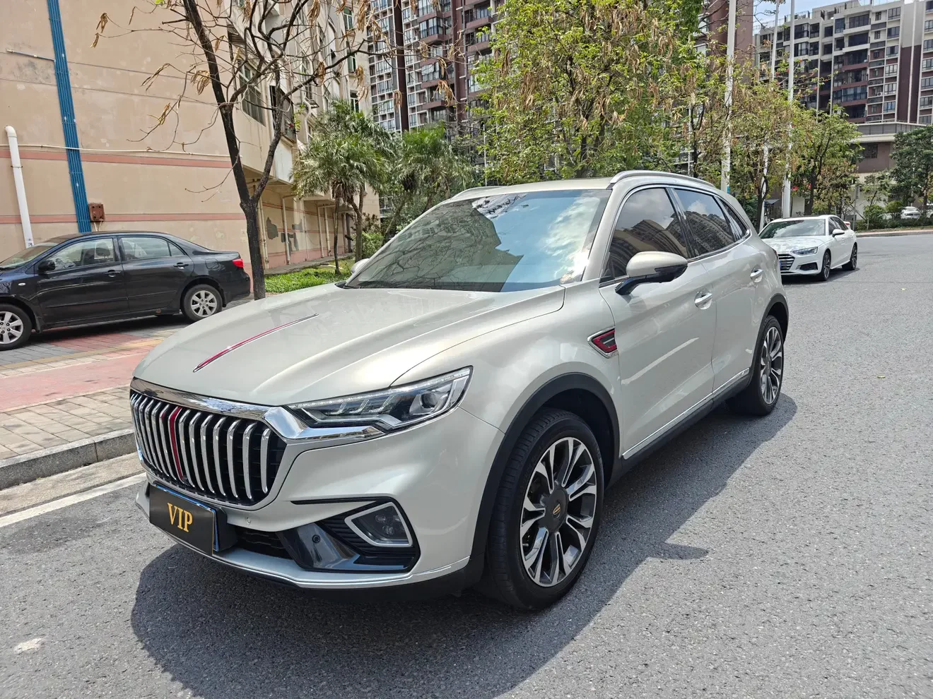 Hongqi HS5