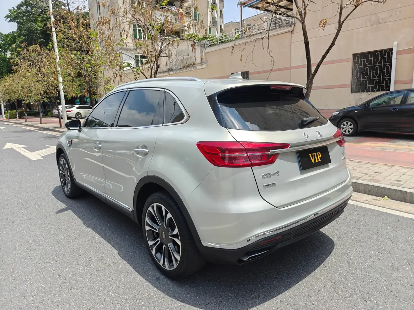Hongqi HS5