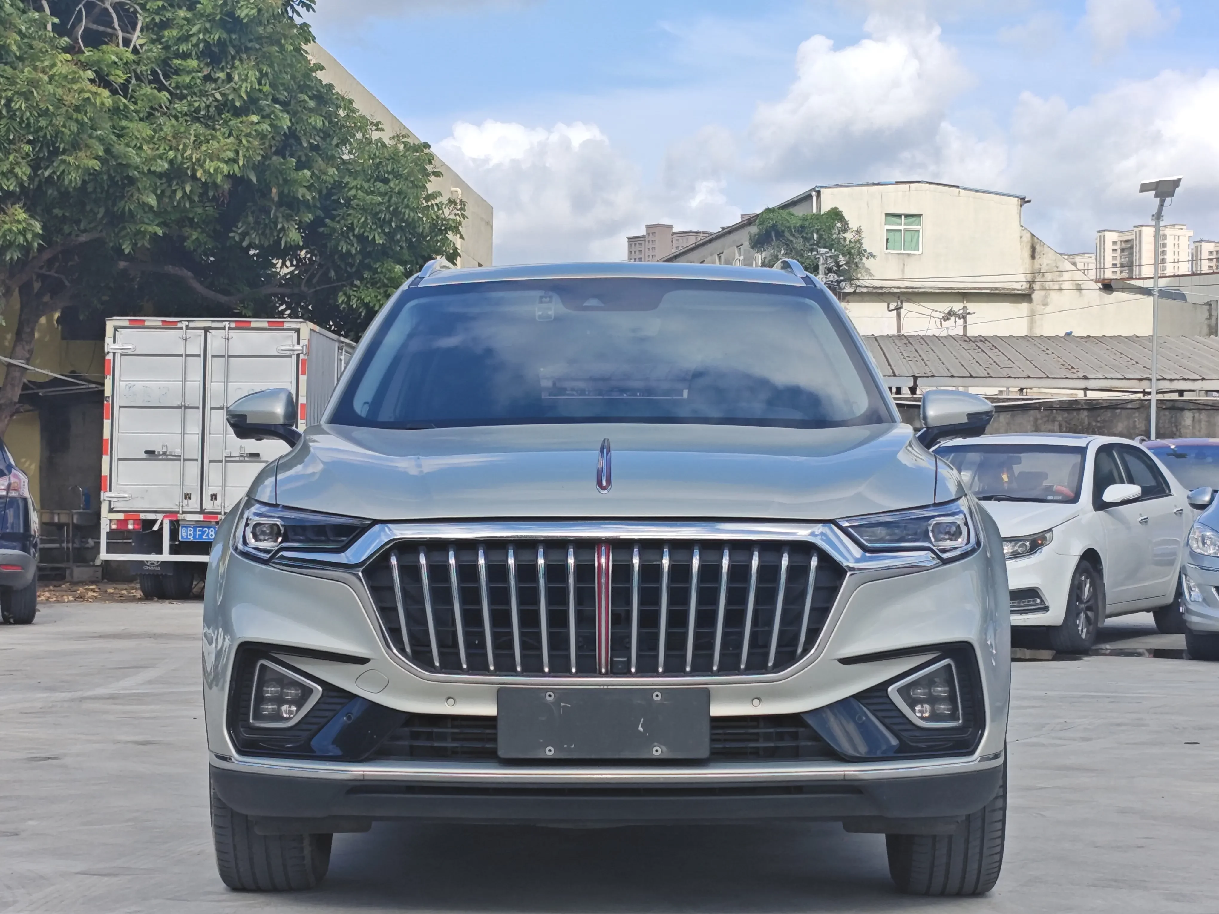 Hongqi HS5