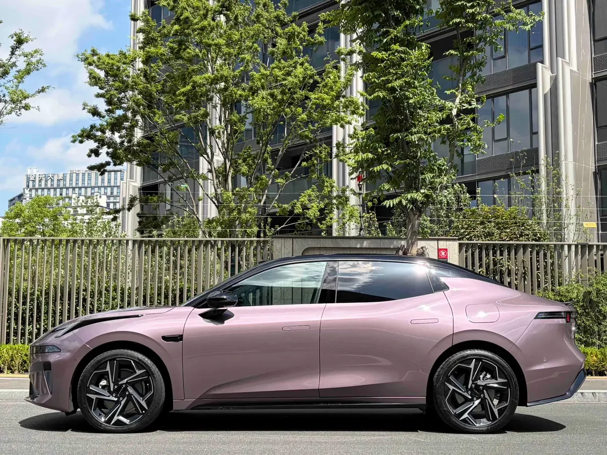Lynk & Co 07 EM-P