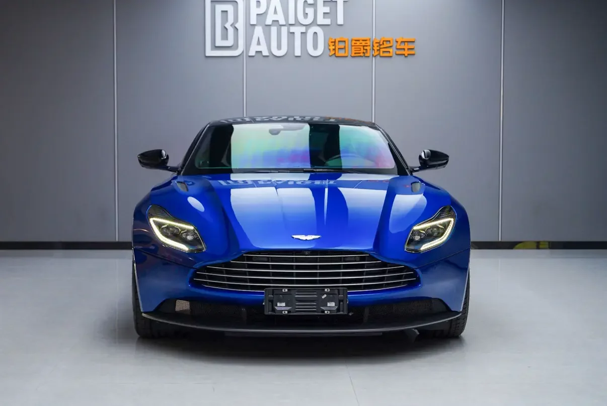 Aston Martin DB11