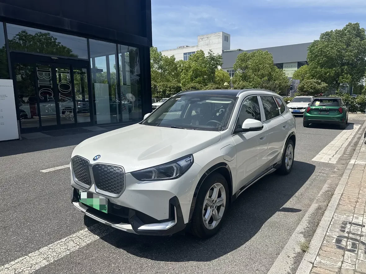 BMW iX1