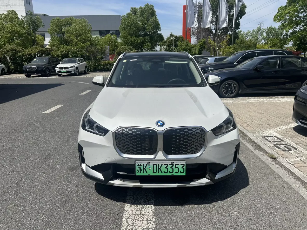 BMW iX1