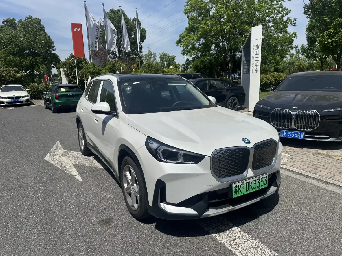 BMW iX1