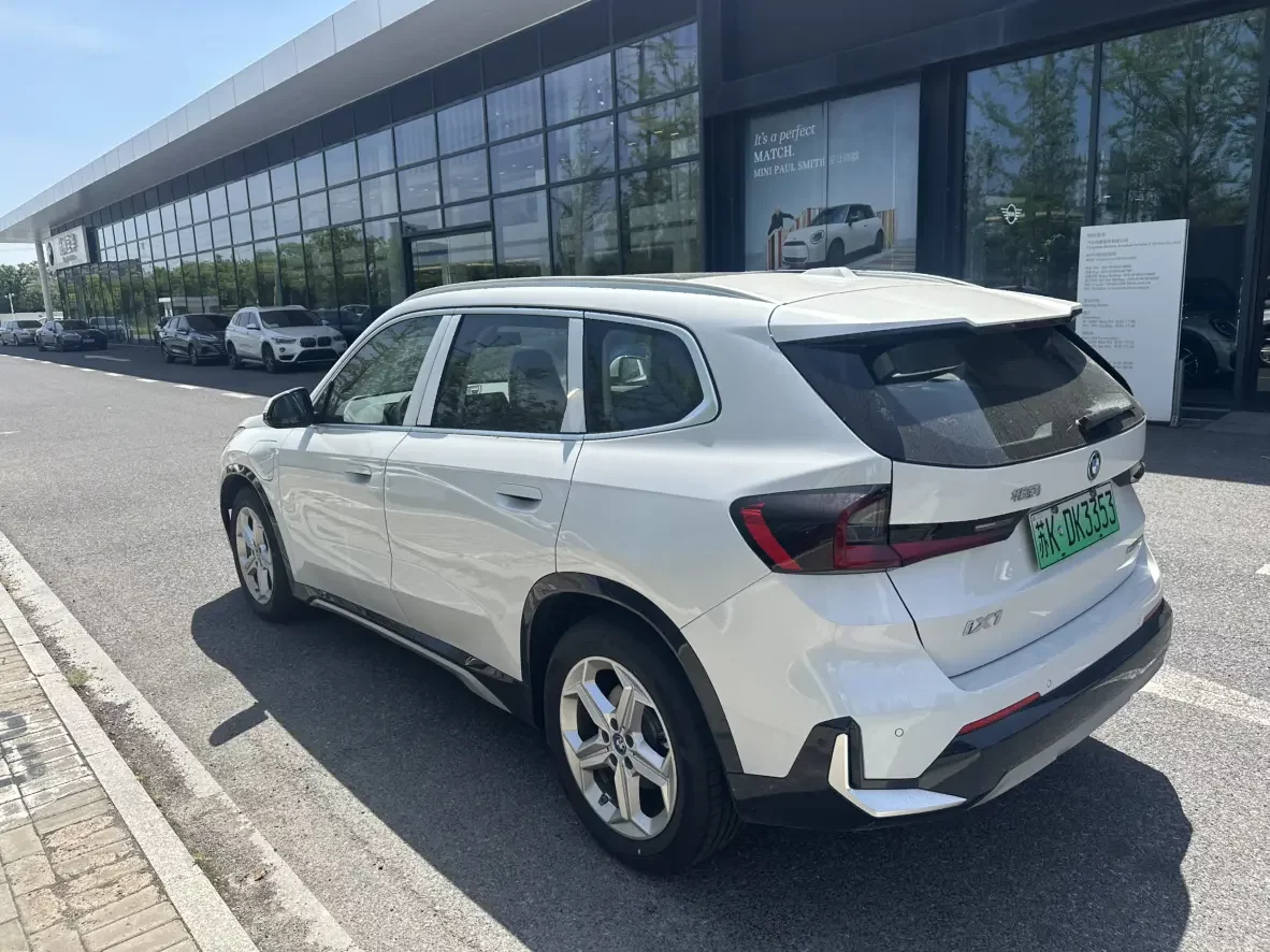 BMW iX1