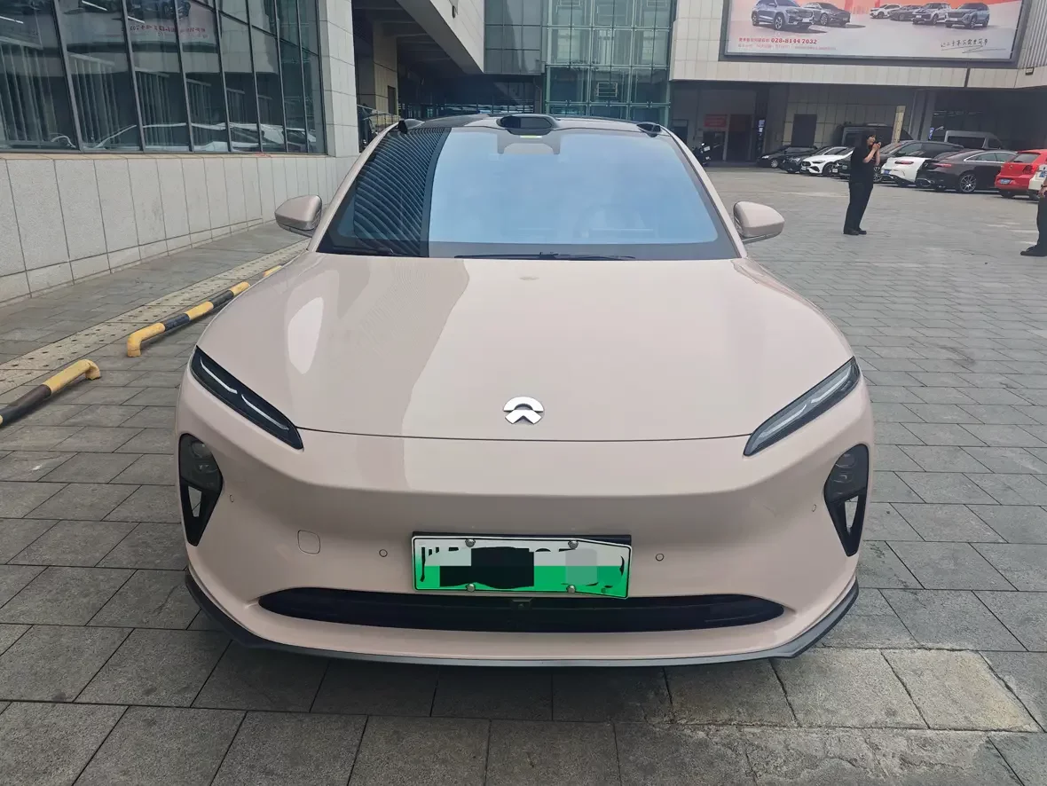 NIO ET5  из Китая