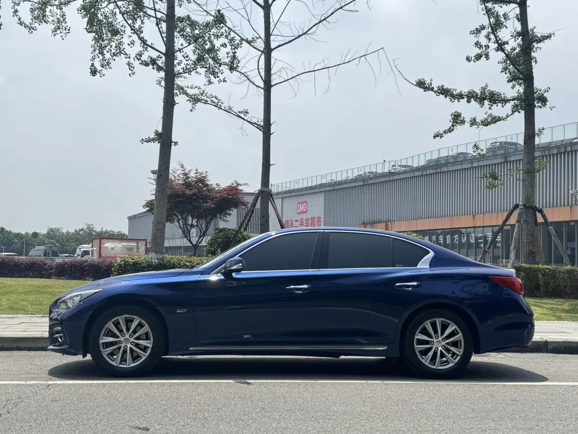 Infiniti Q50L