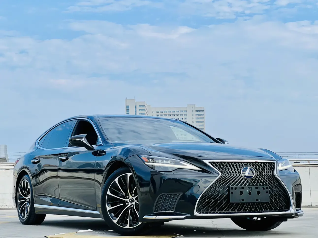 Lexus LS