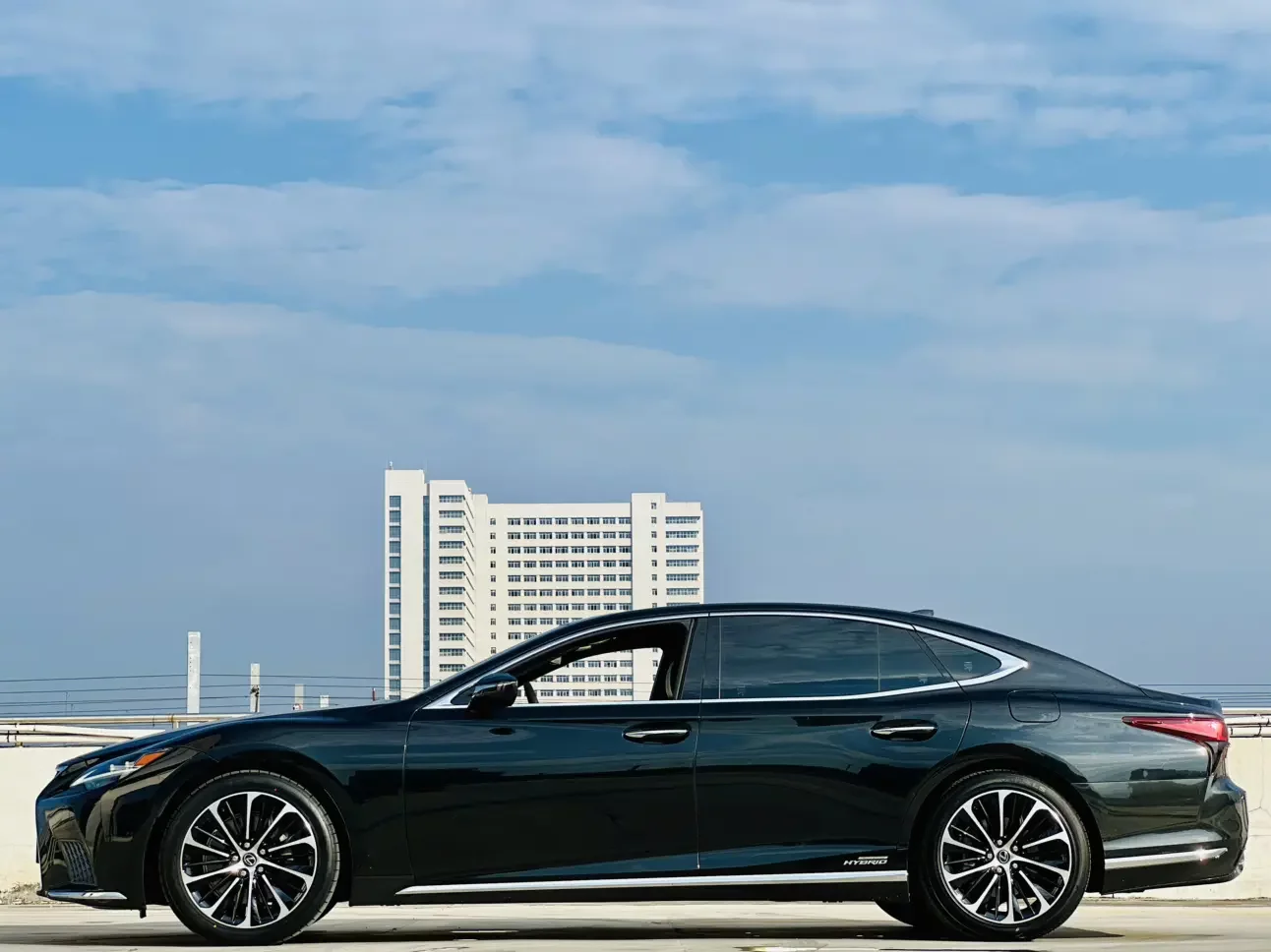 Lexus LS