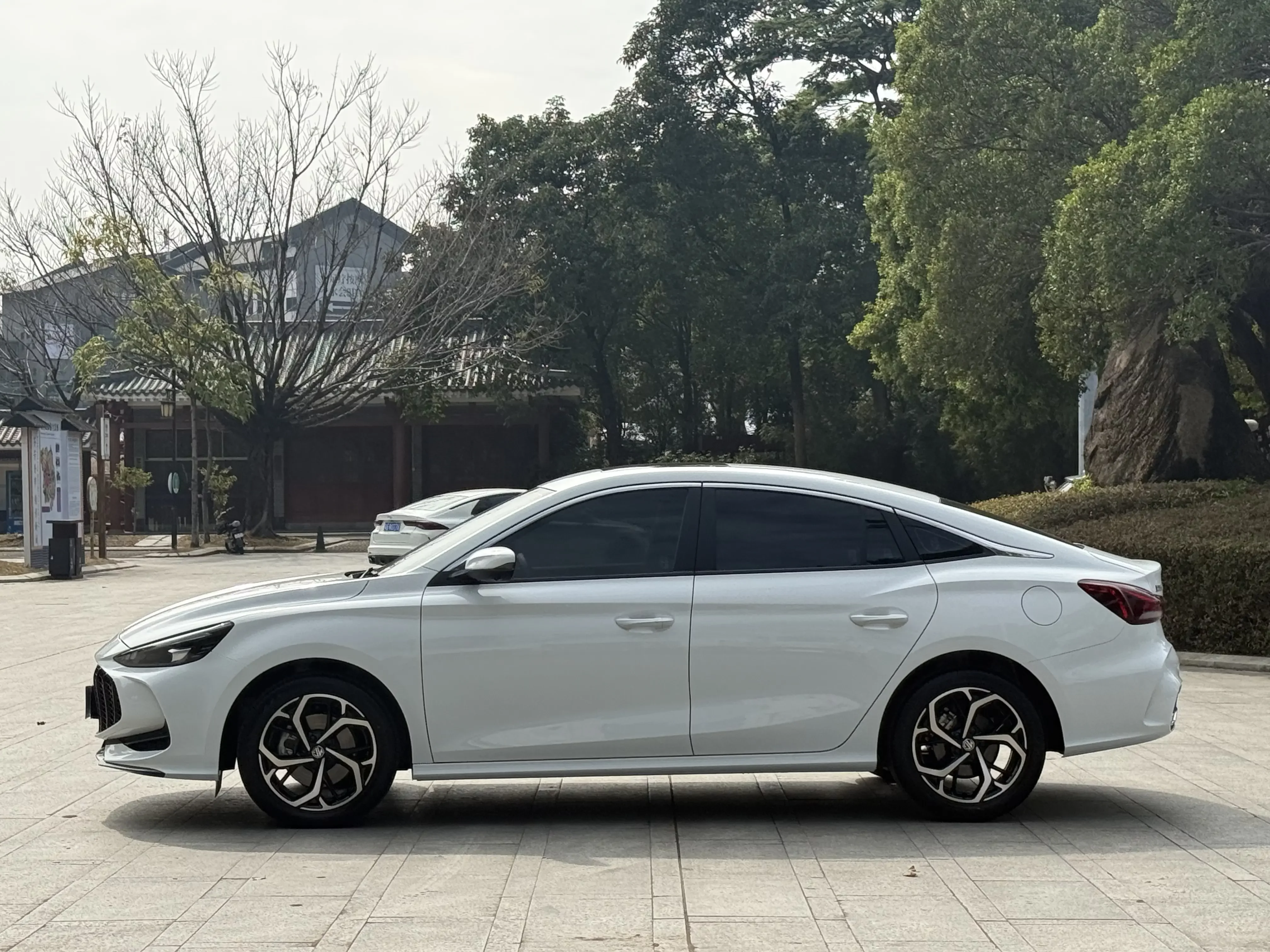 MG 5