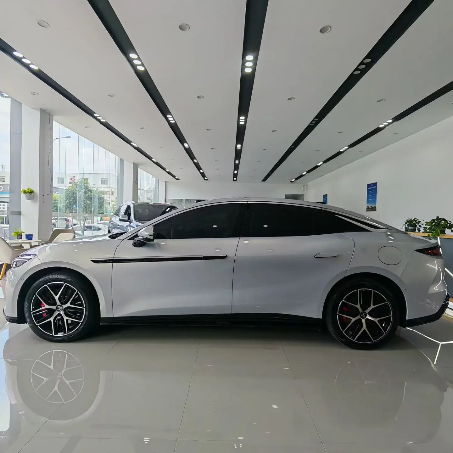 BYD Han L EV