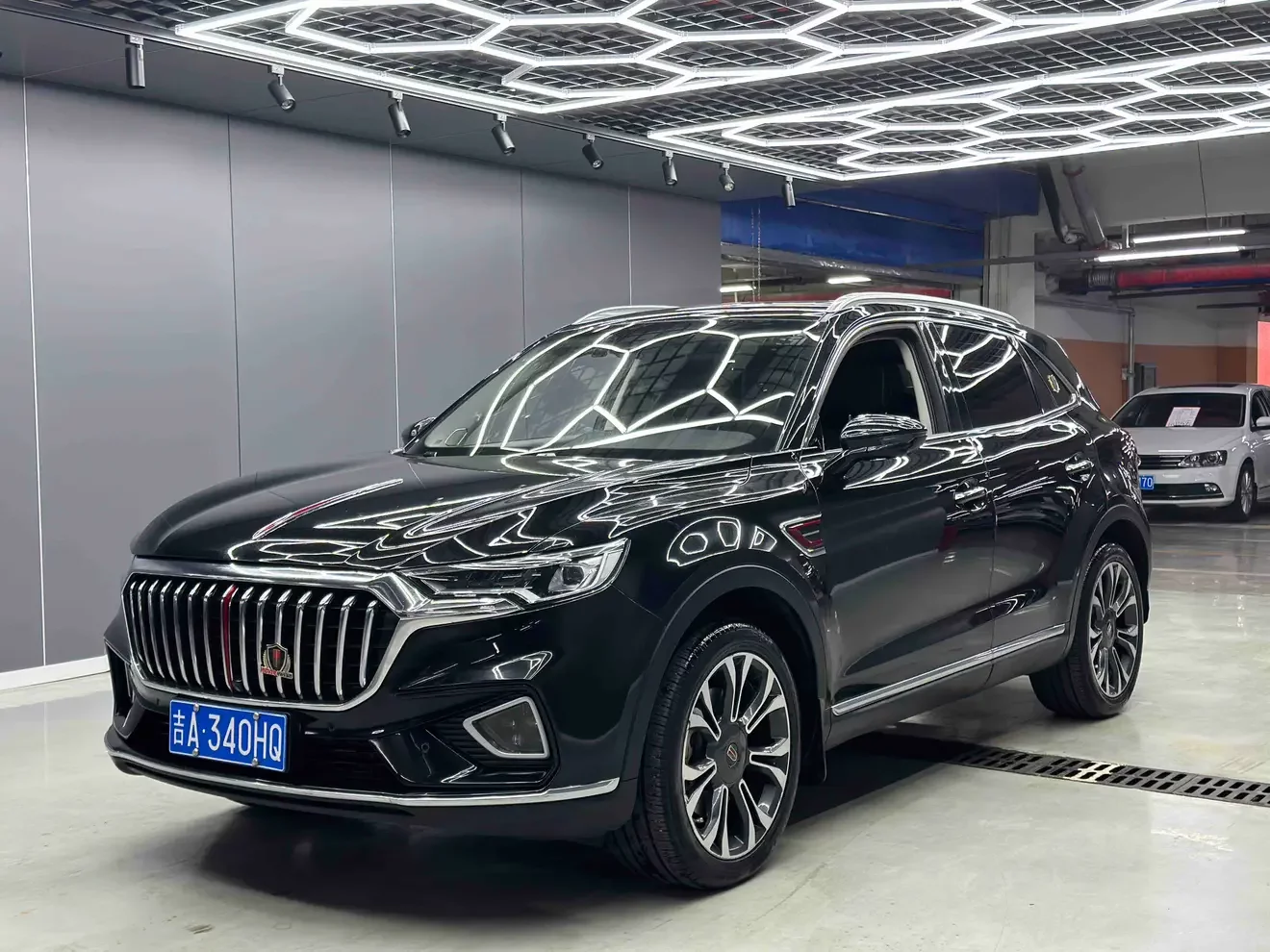 Hongqi HS5