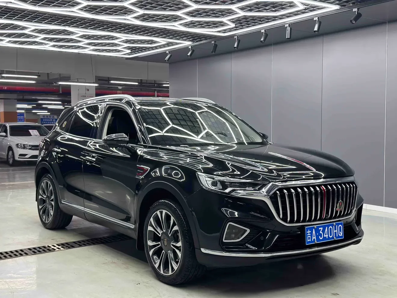 Hongqi HS5