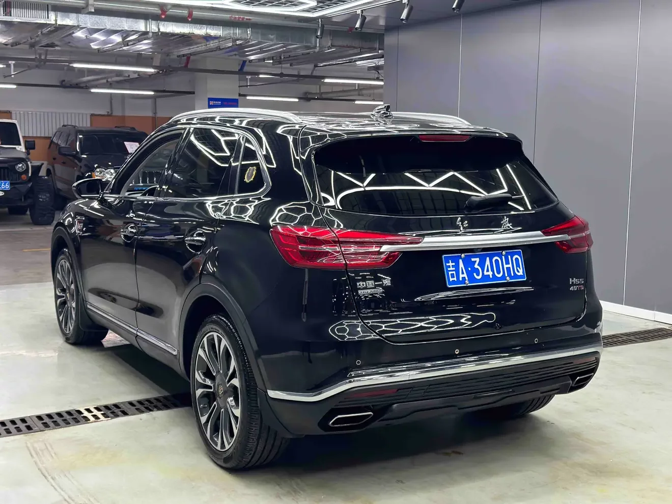 Hongqi HS5
