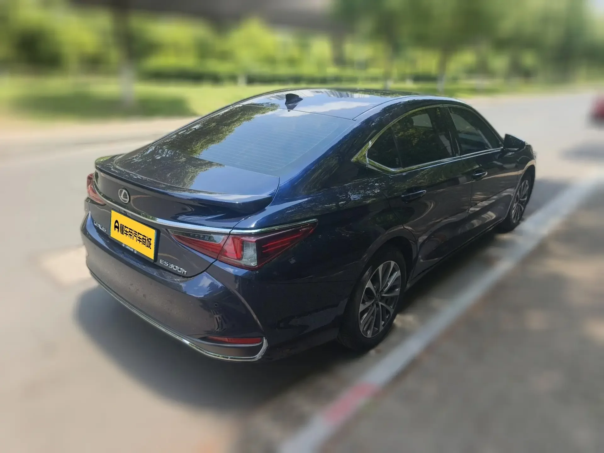 Lexus ES