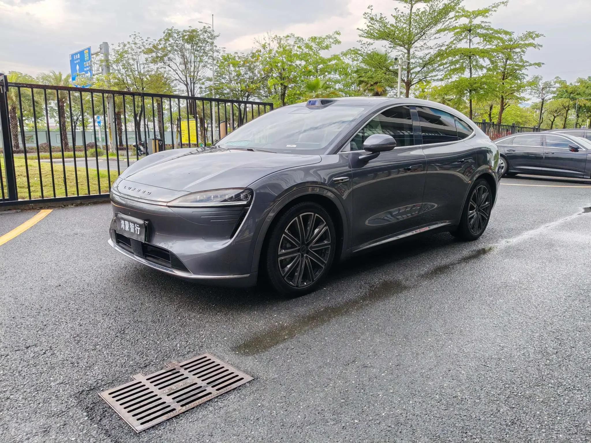 Luxeed Zhijie R7