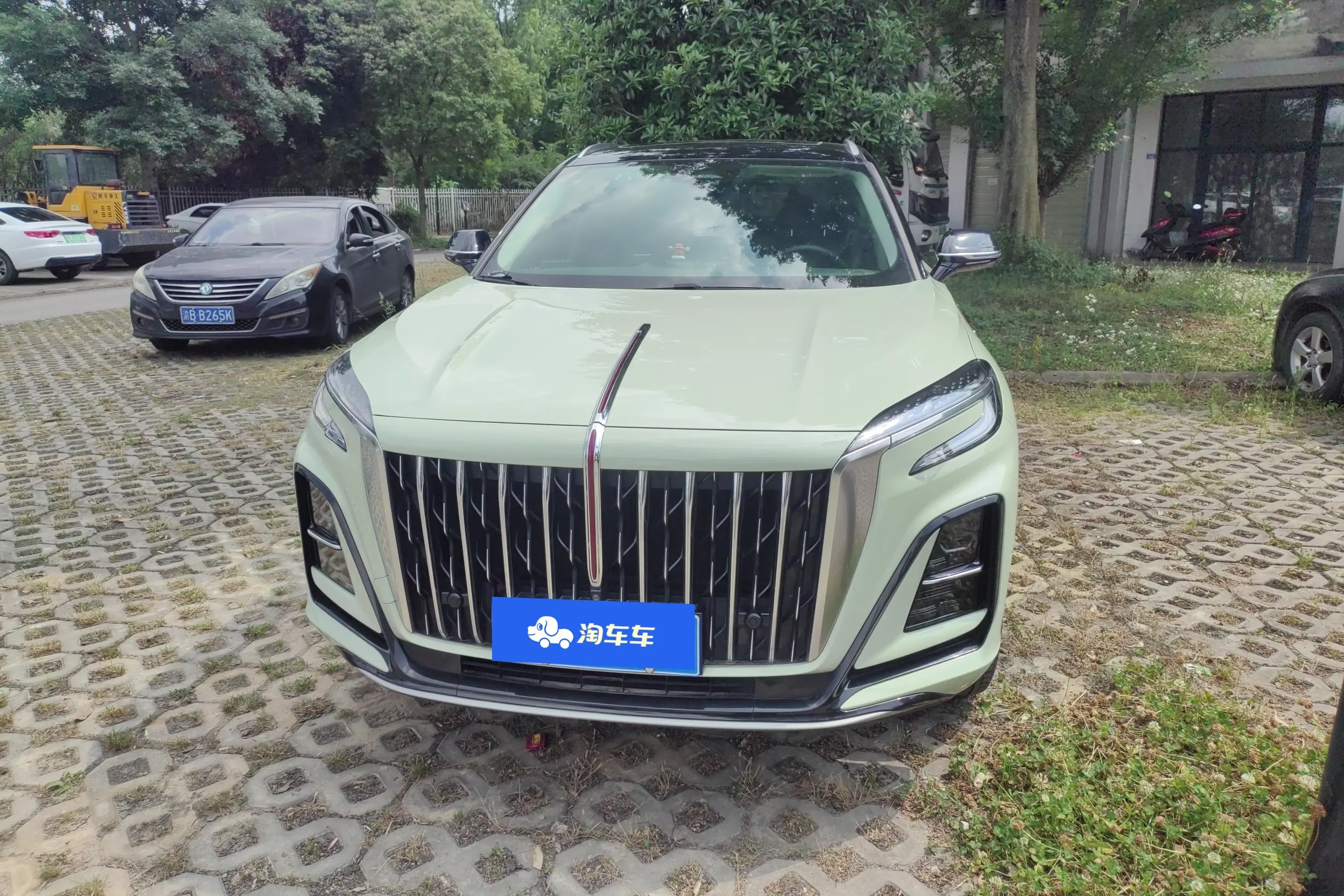 Hongqi HS3