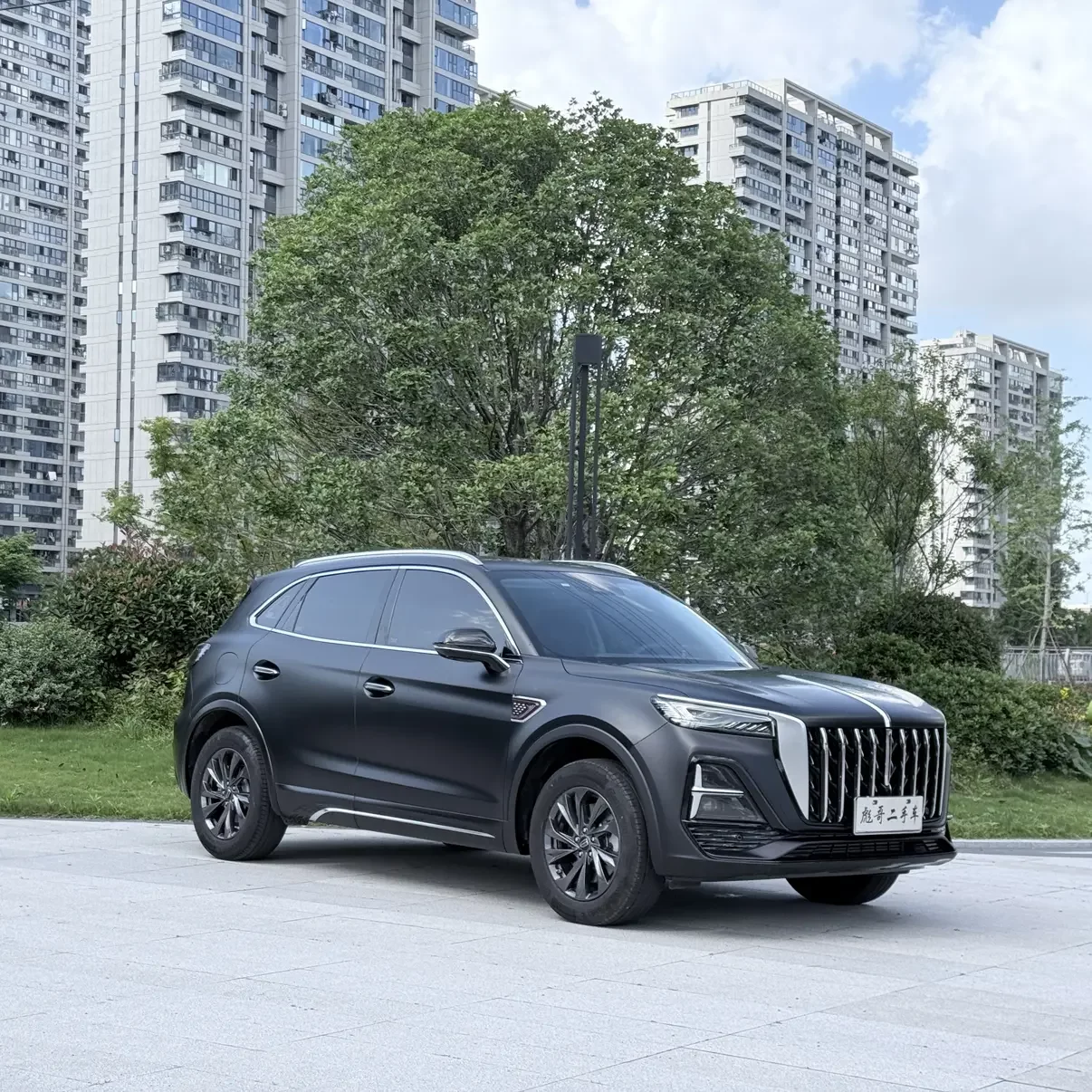 Hongqi HS5