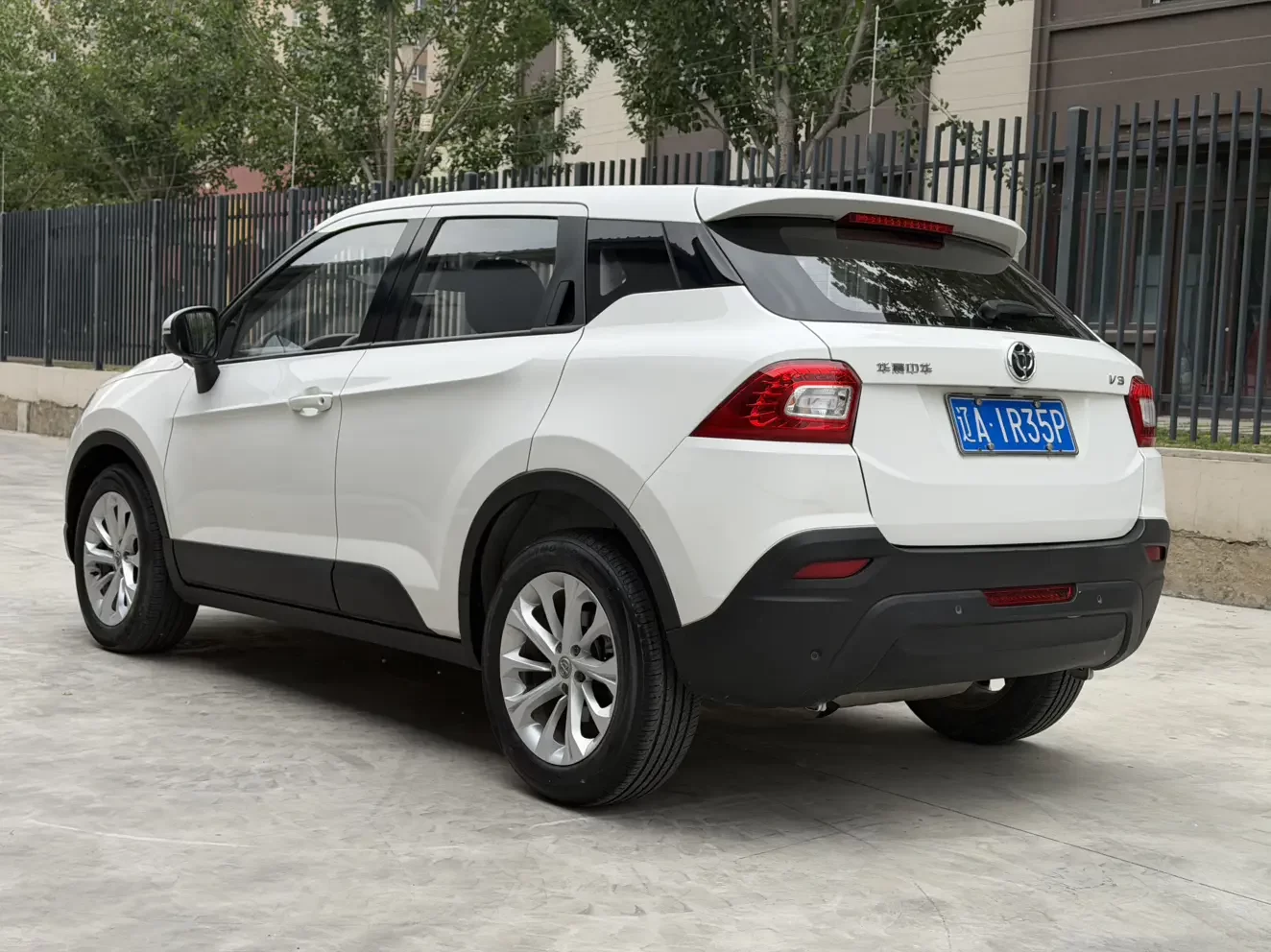Brilliance China V3