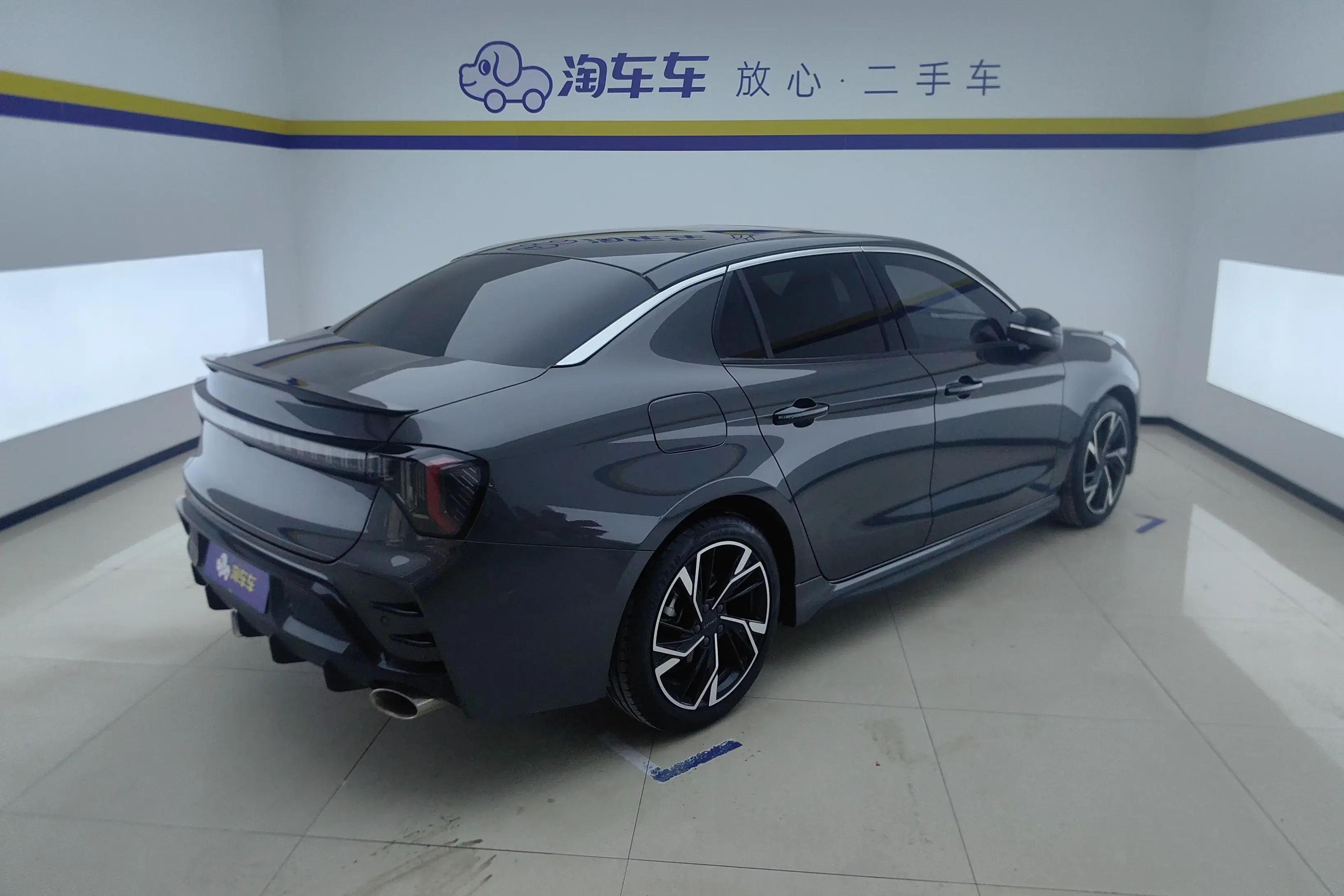 Lynk & Co 03