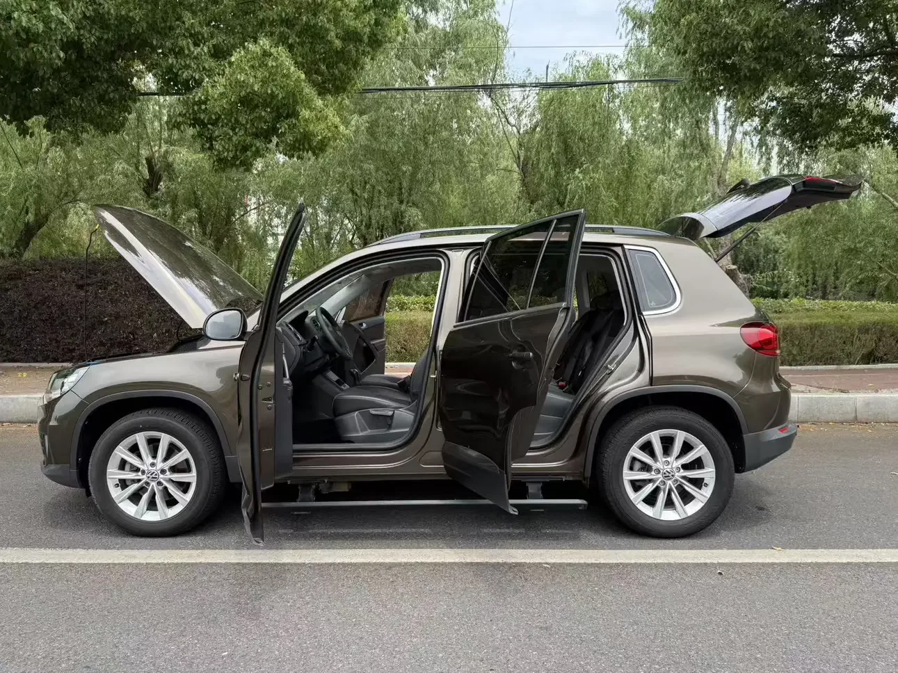Volkswagen Tiguan (Tharu)