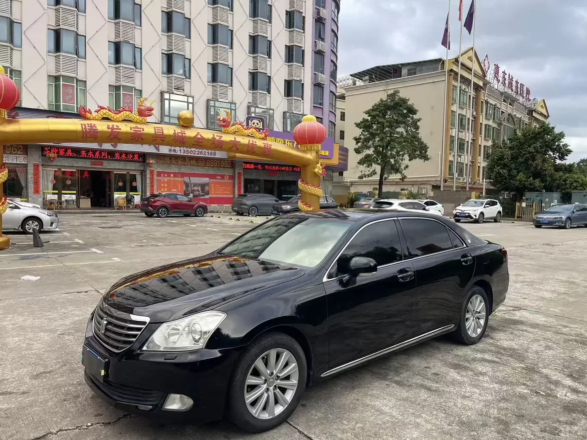 Toyota crown