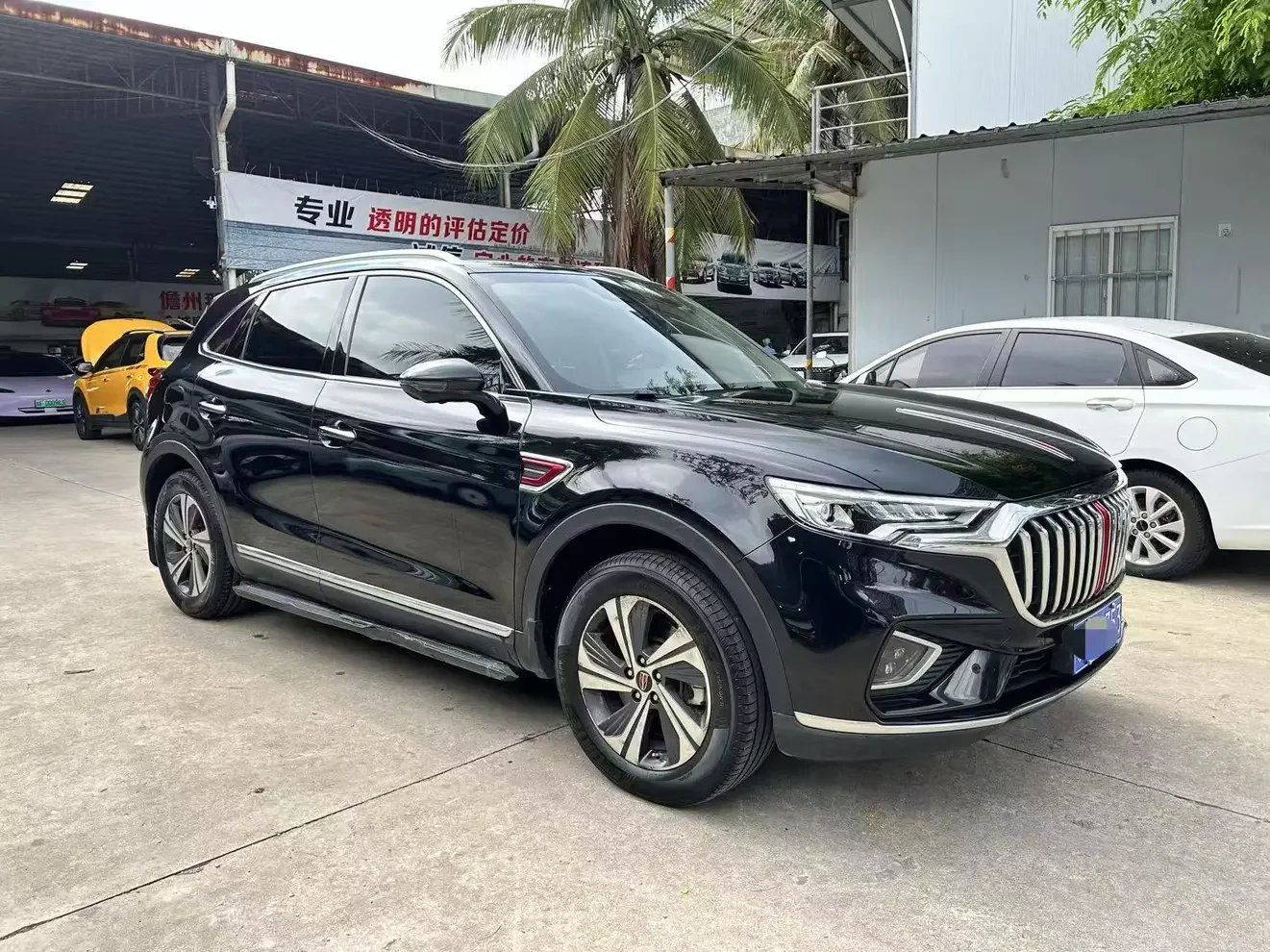 Hongqi HS5