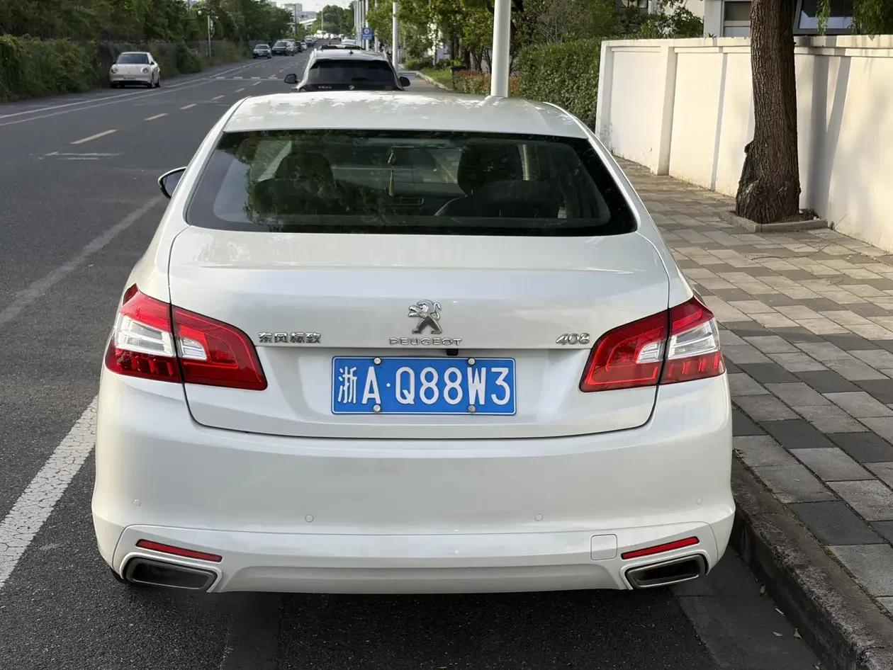 Peugeot 408