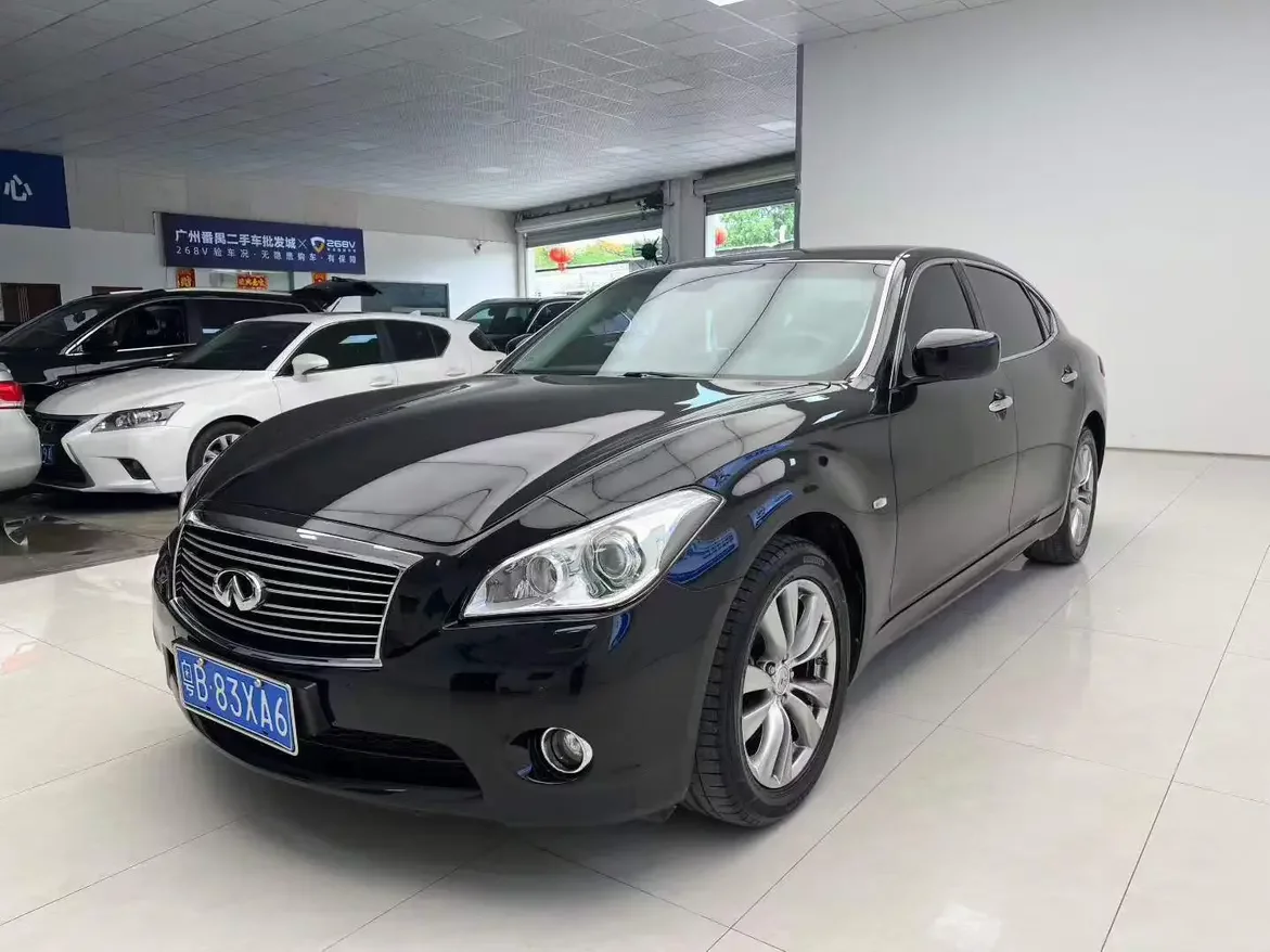 Infiniti Q70
