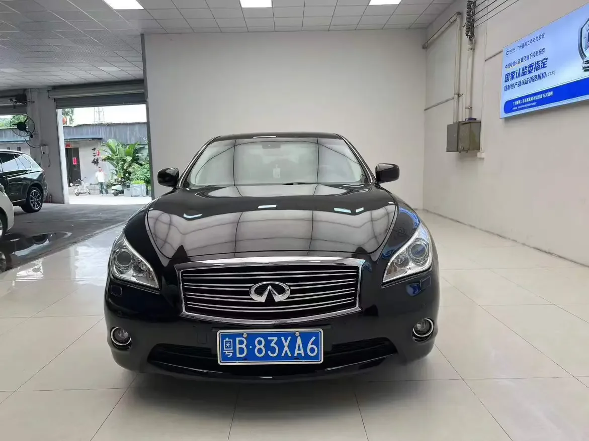 Infiniti Q70