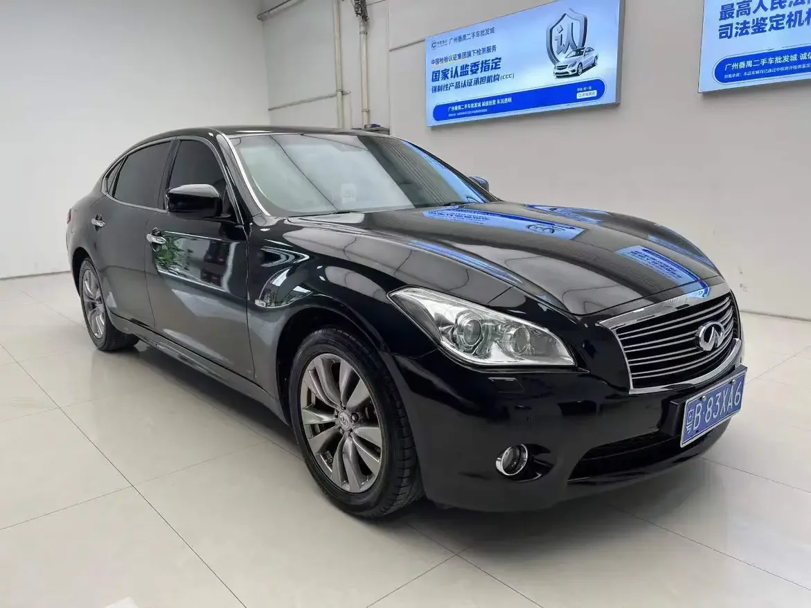Infiniti Q70