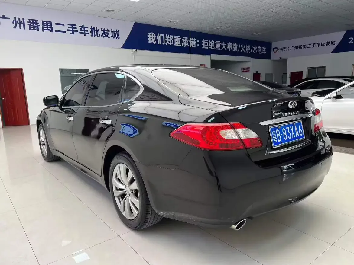 Infiniti Q70