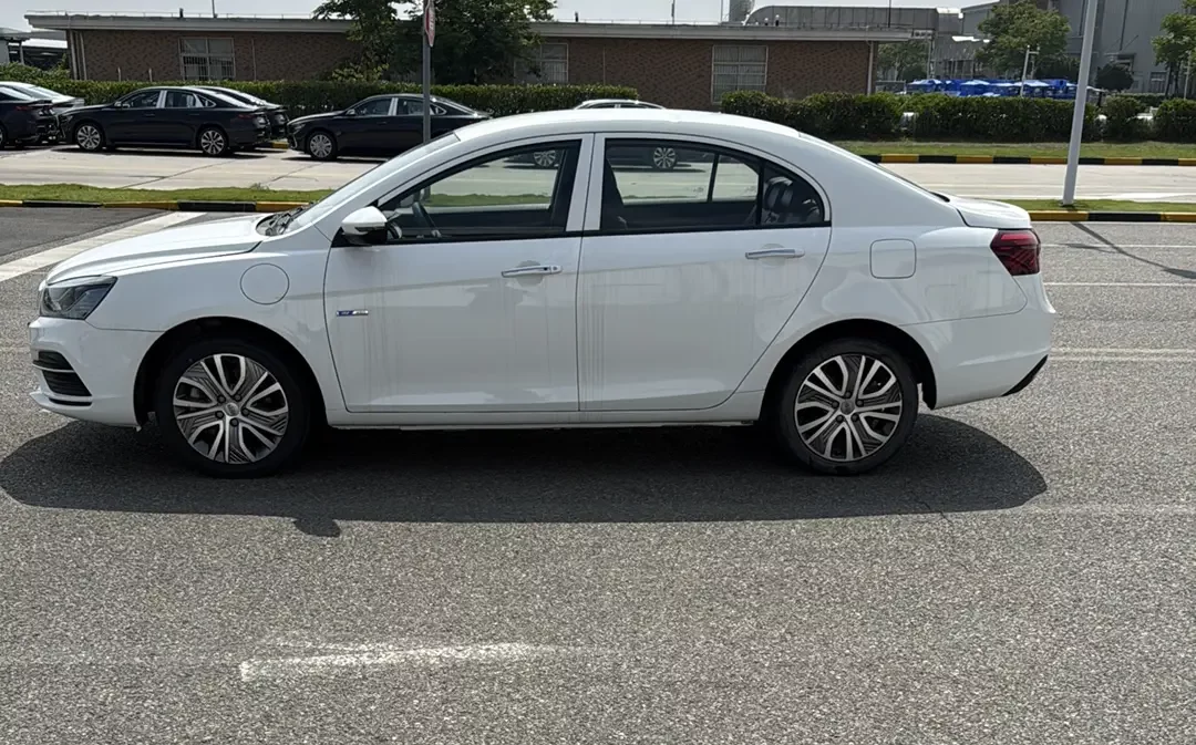 Geely Emgrand EV