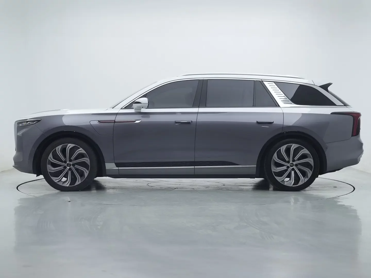 Hongqi E-HS9