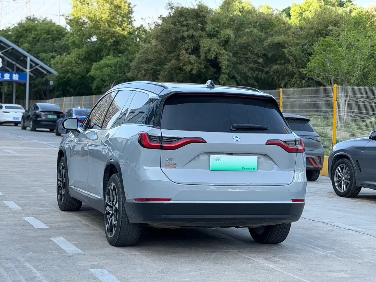NIO ES8