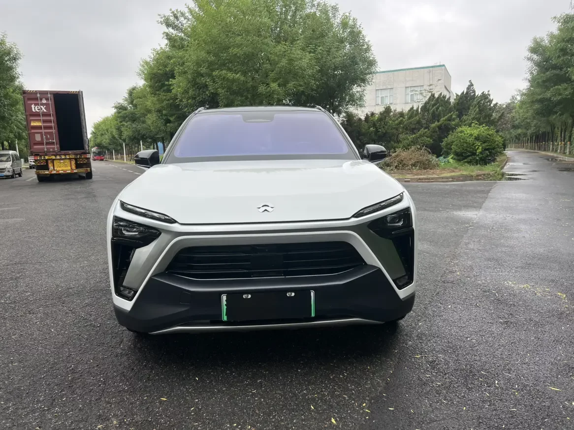 NIO ES8