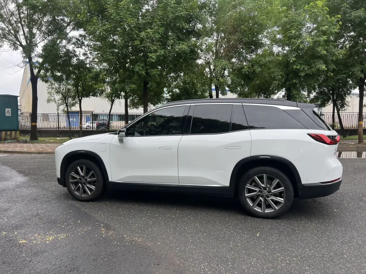 NIO ES8
