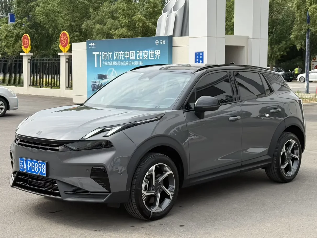 Lynk & Co 06