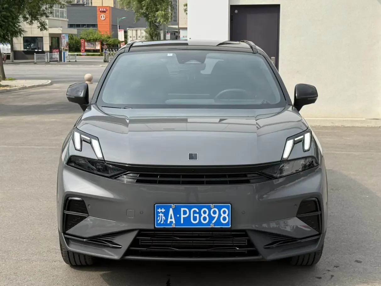 Lynk & Co 06