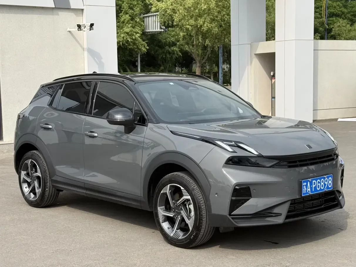 Lynk & Co 06