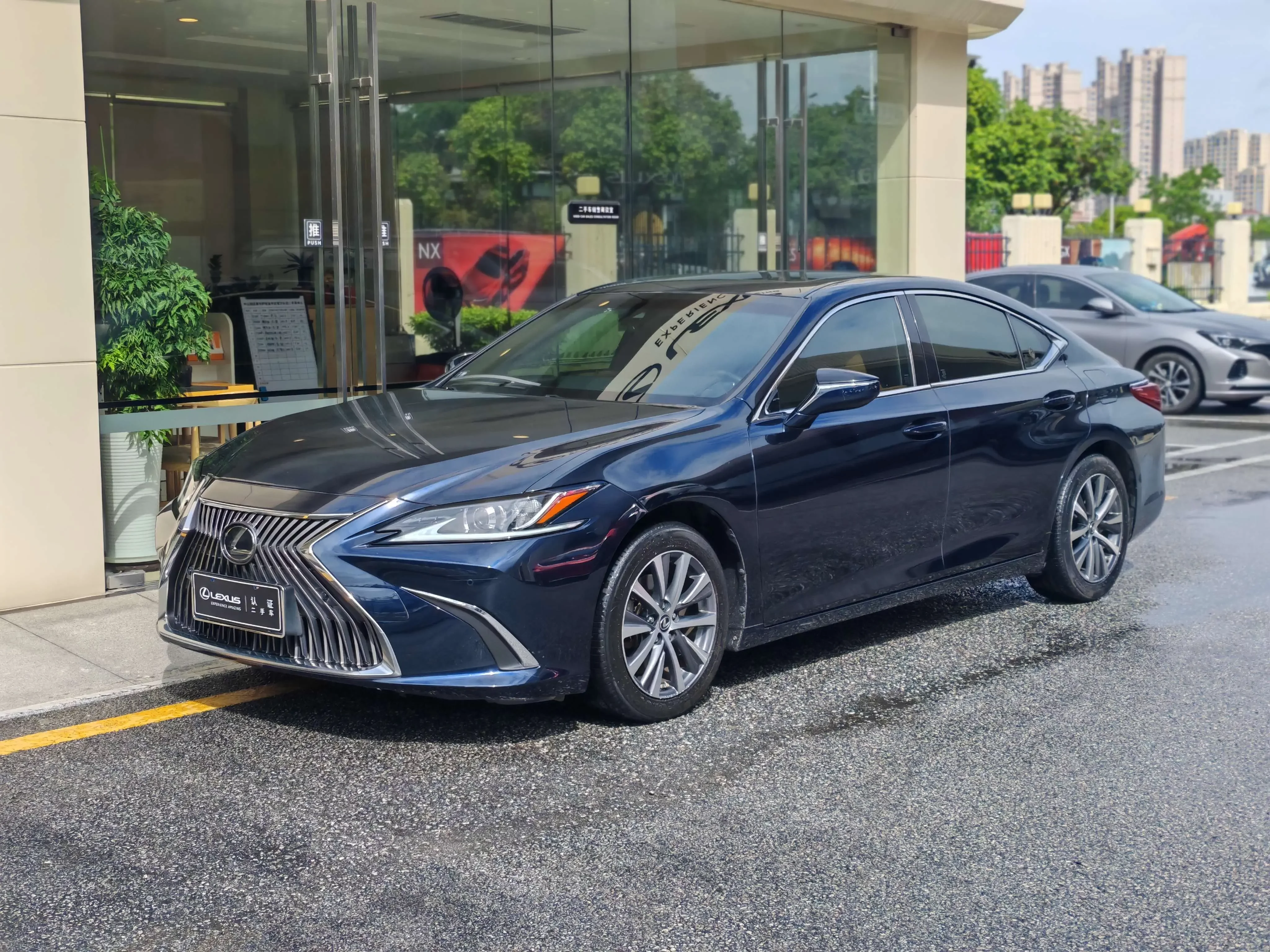 Lexus ES